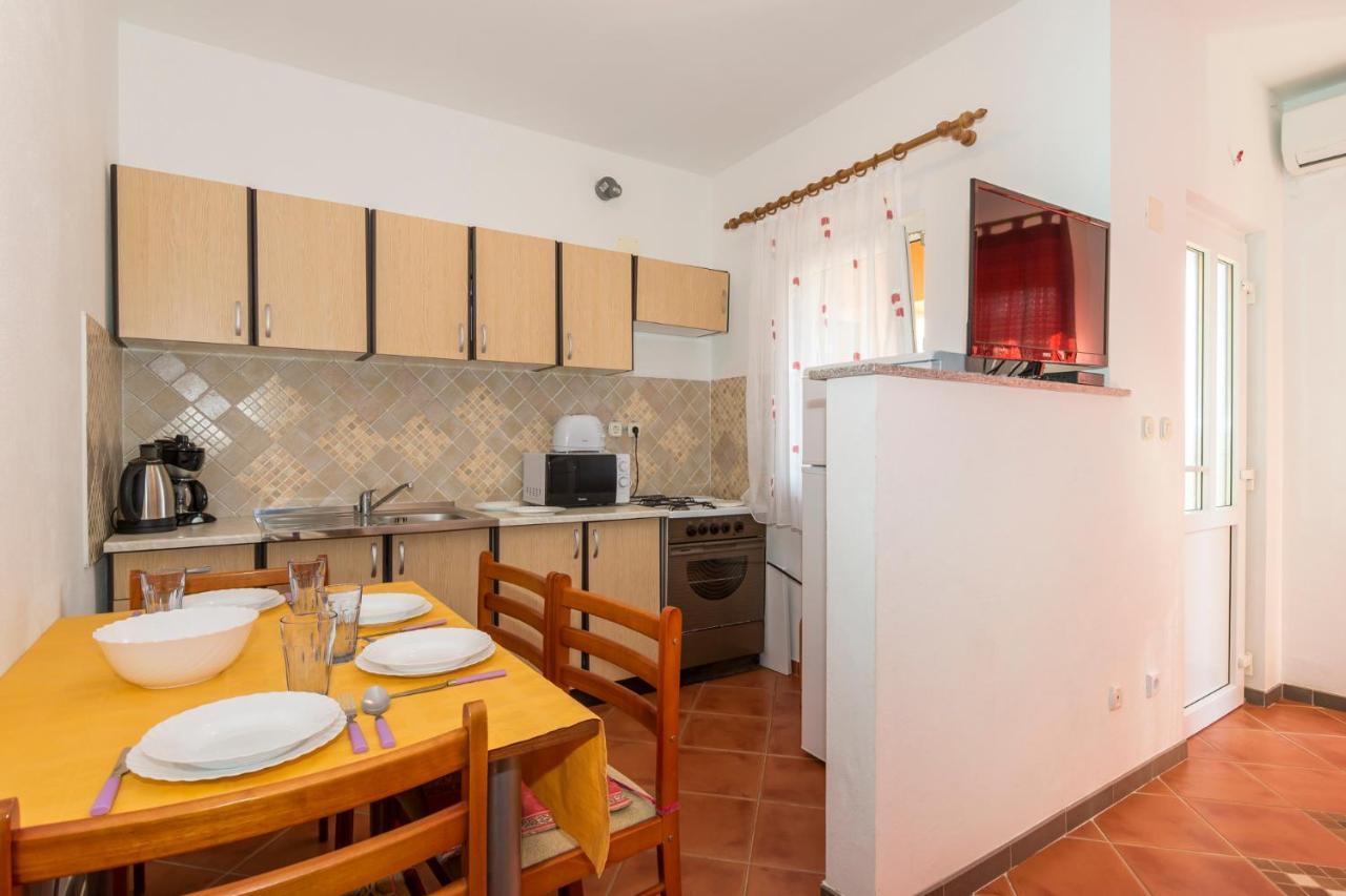 Apartments Safija 1985 Fažana Екстериор снимка