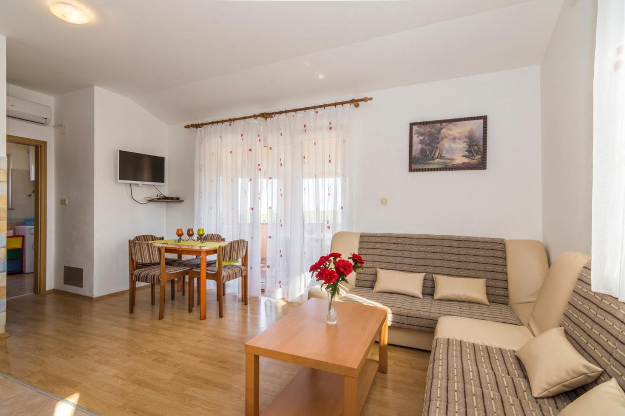 Apartments Safija 1985 Fažana Екстериор снимка